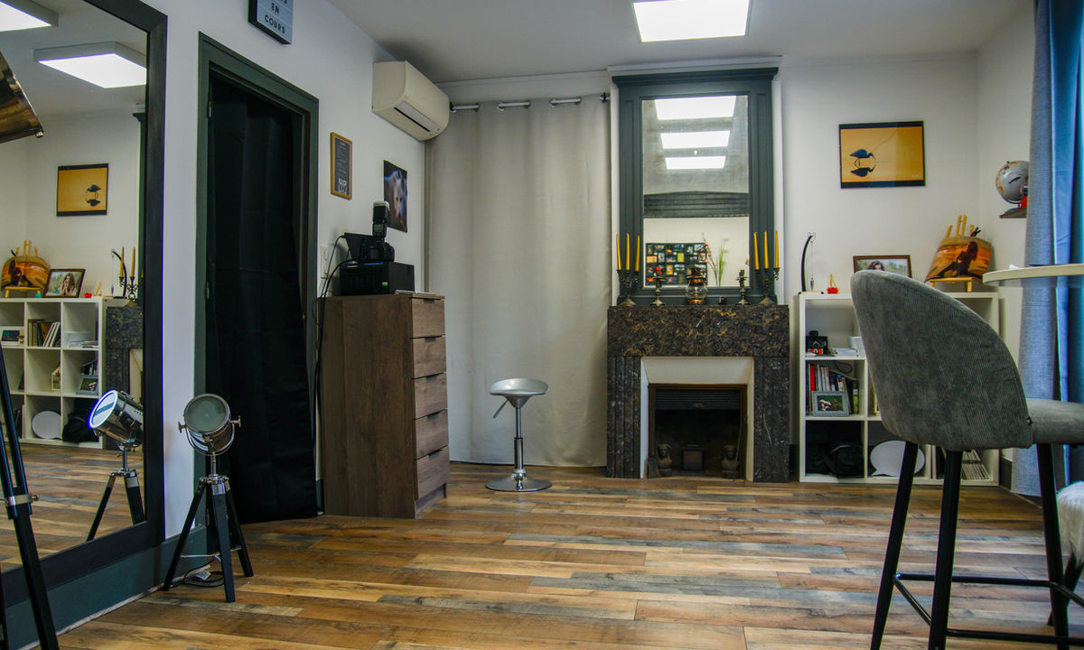 Espace attente et photo d'identité du studio